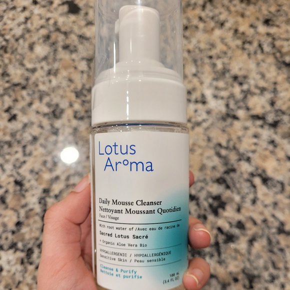 Lotus Aroma Daily Mousse Cleanser - Picture 2 of 7